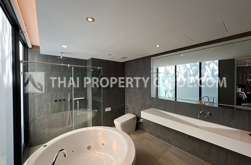 House with Private Pool in Srinakarin 